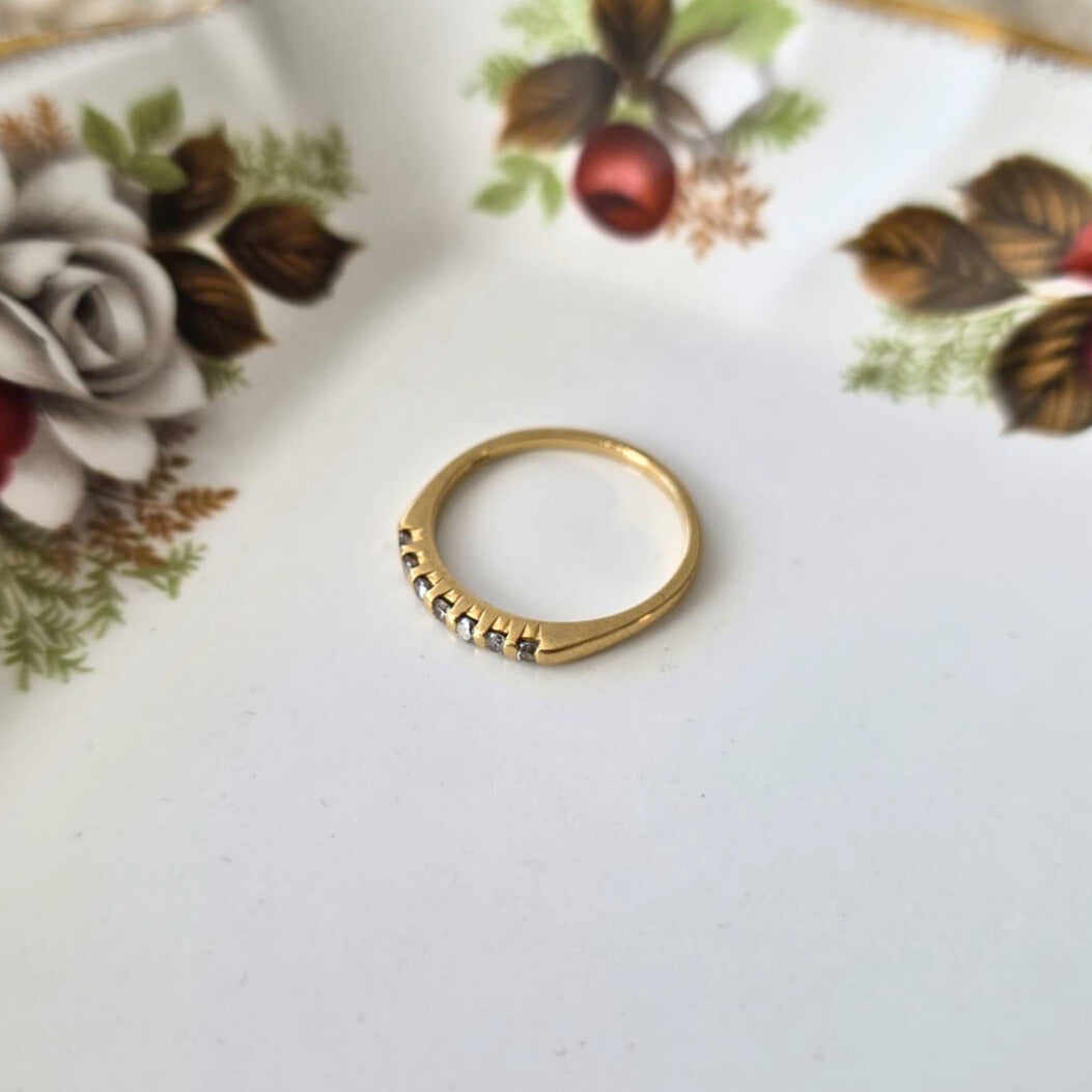 Vintage 18k gold ring with diamonds
