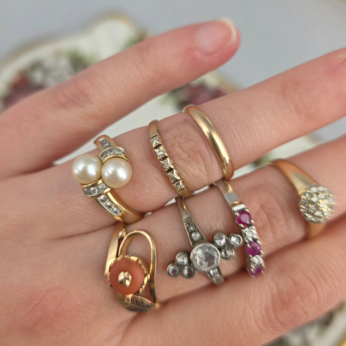 Vintage 14k gold ring with a row of diamonds