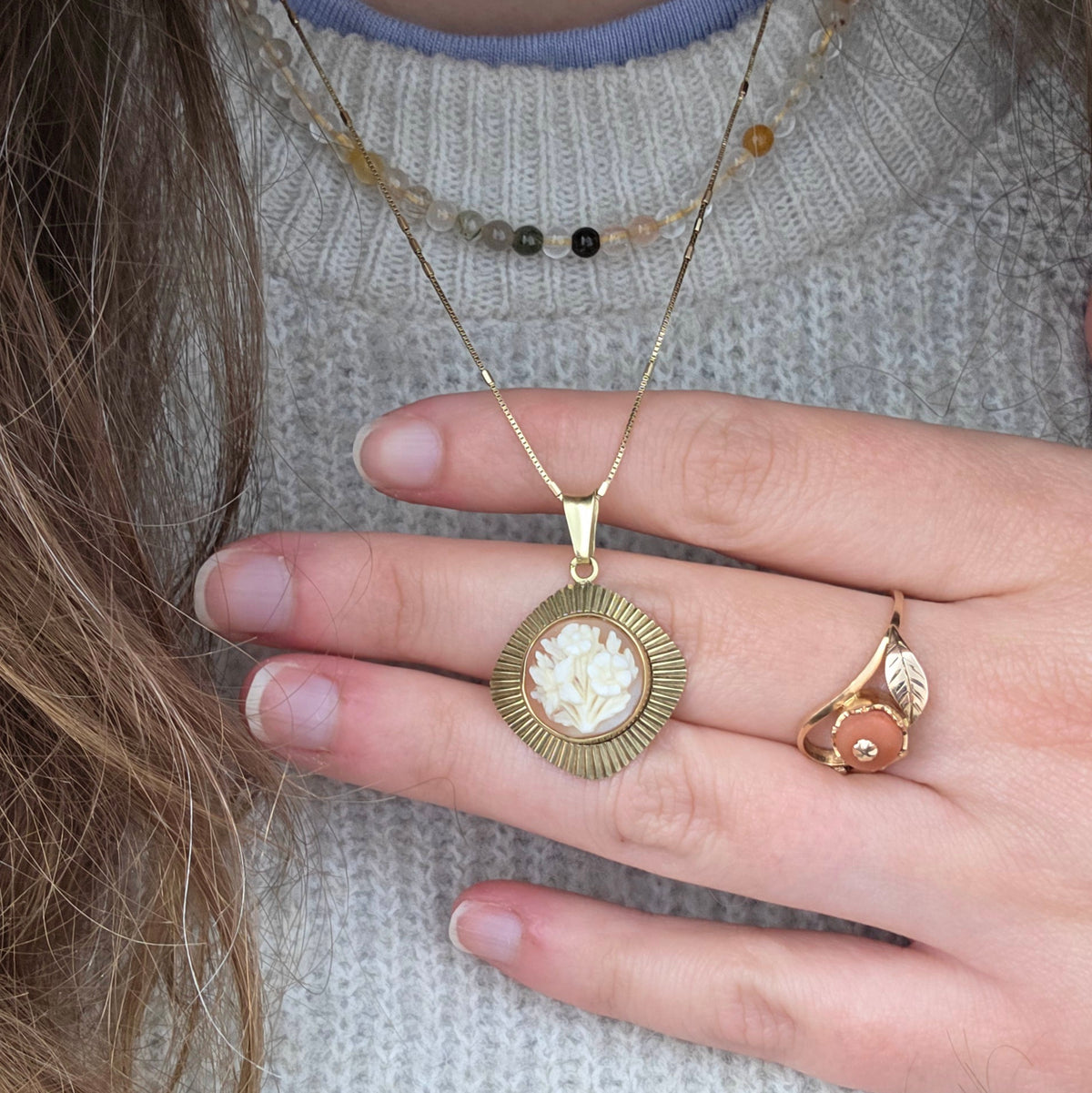 Vintage 14k gold cameo pendant with flowers