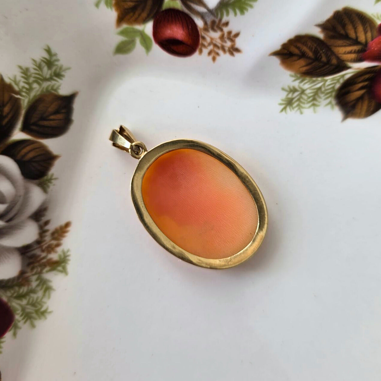 Vintage 14k gold cameo pendant