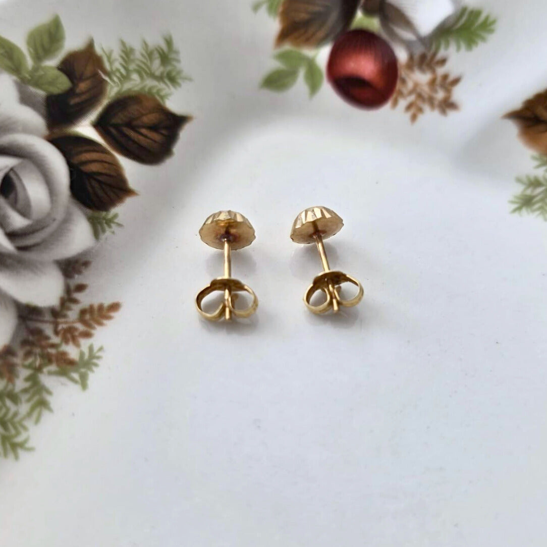 Vintage 14k gold stud earrings sparkle