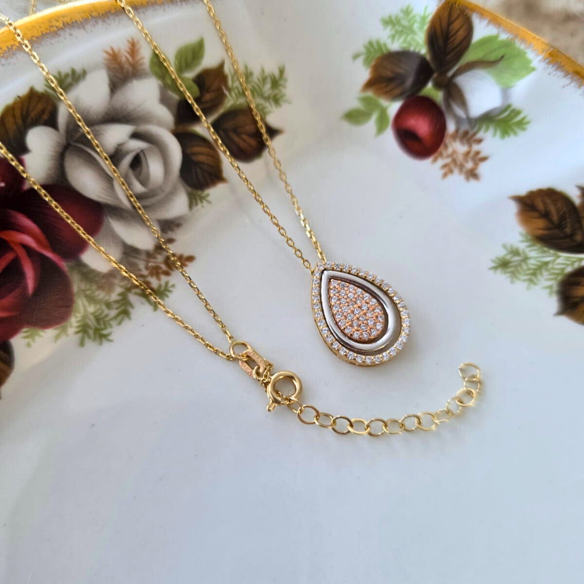 Pre-owned 14k gouden ketting met tri-color hanger