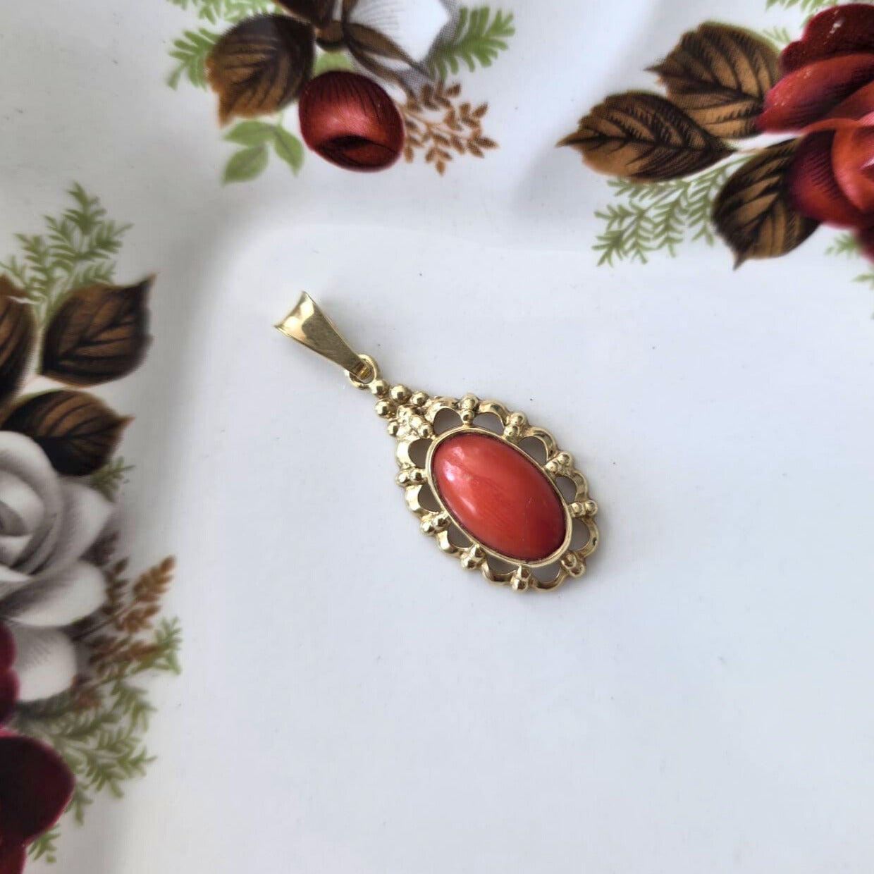 Vintage 14k gouden hanger bloedkoraal