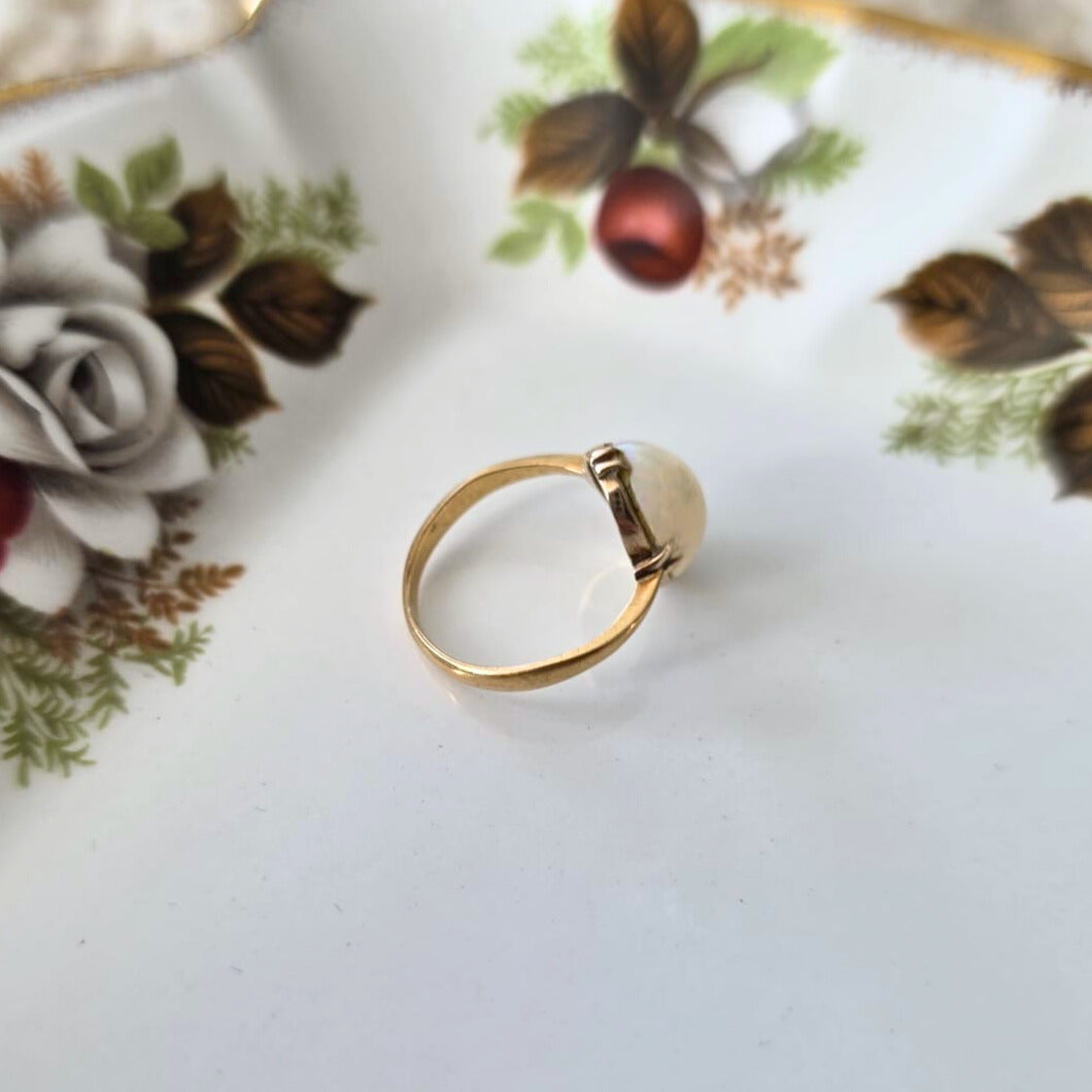 Vintage 18k gold (pink) ring with opal