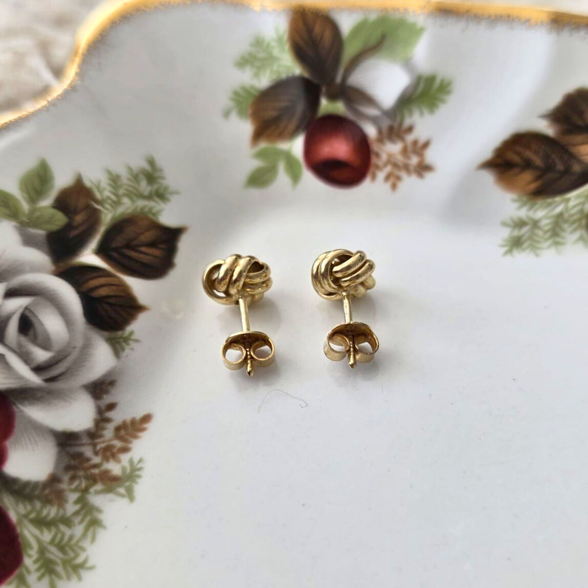 Vintage 14k gold stud earrings