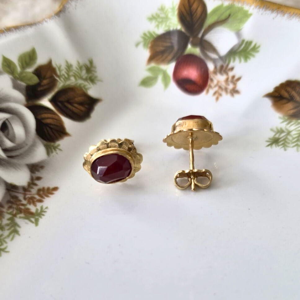 Vintage 14k gold carnelian stud earrings