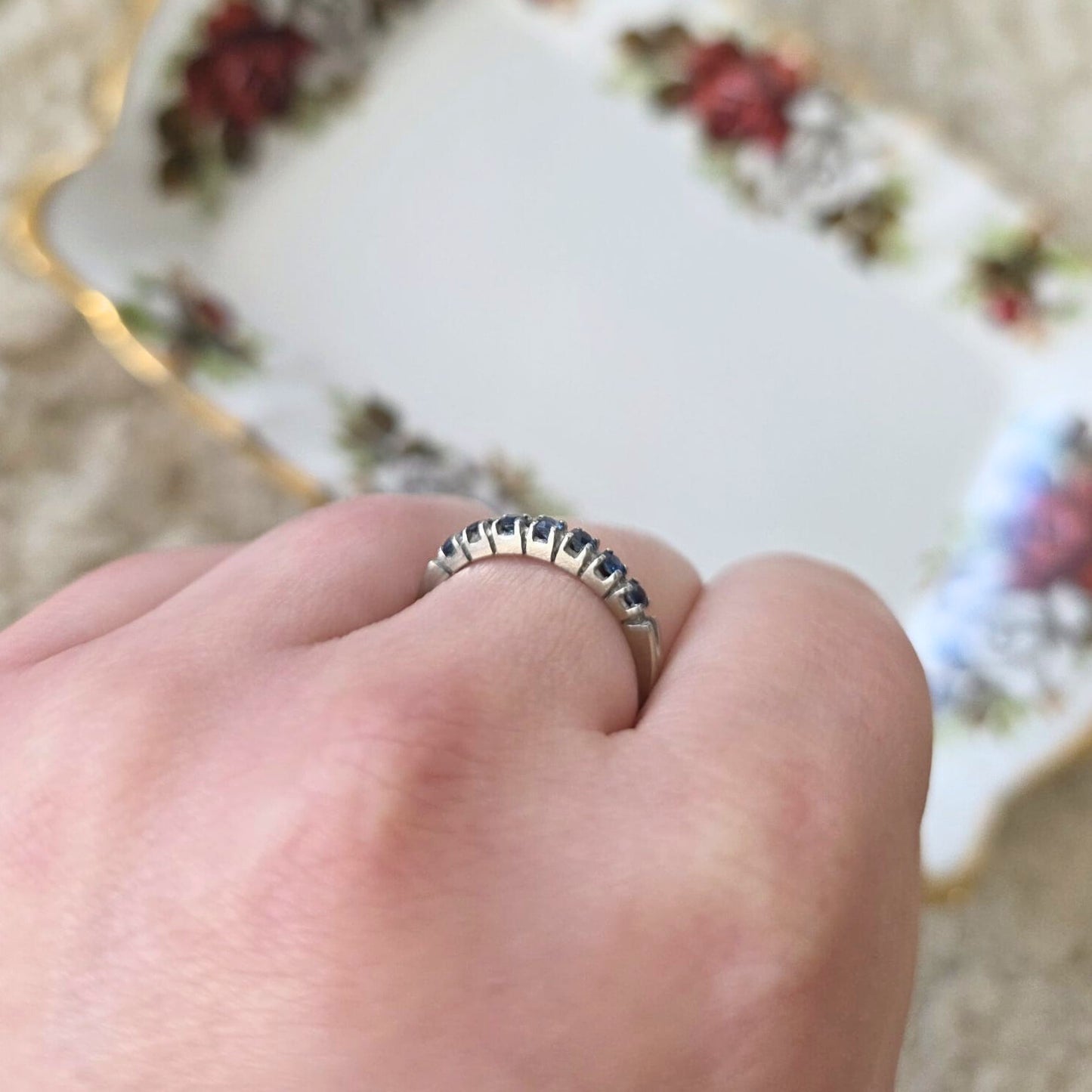 Vintage 18k white gold ring with sapphire