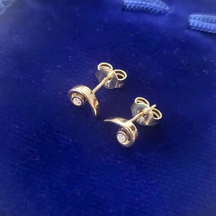 Pre-owned 14k gold diamond stud earrings