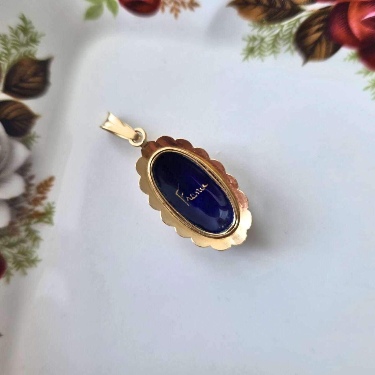 Vintage 14k gouden hanger met emaille portret