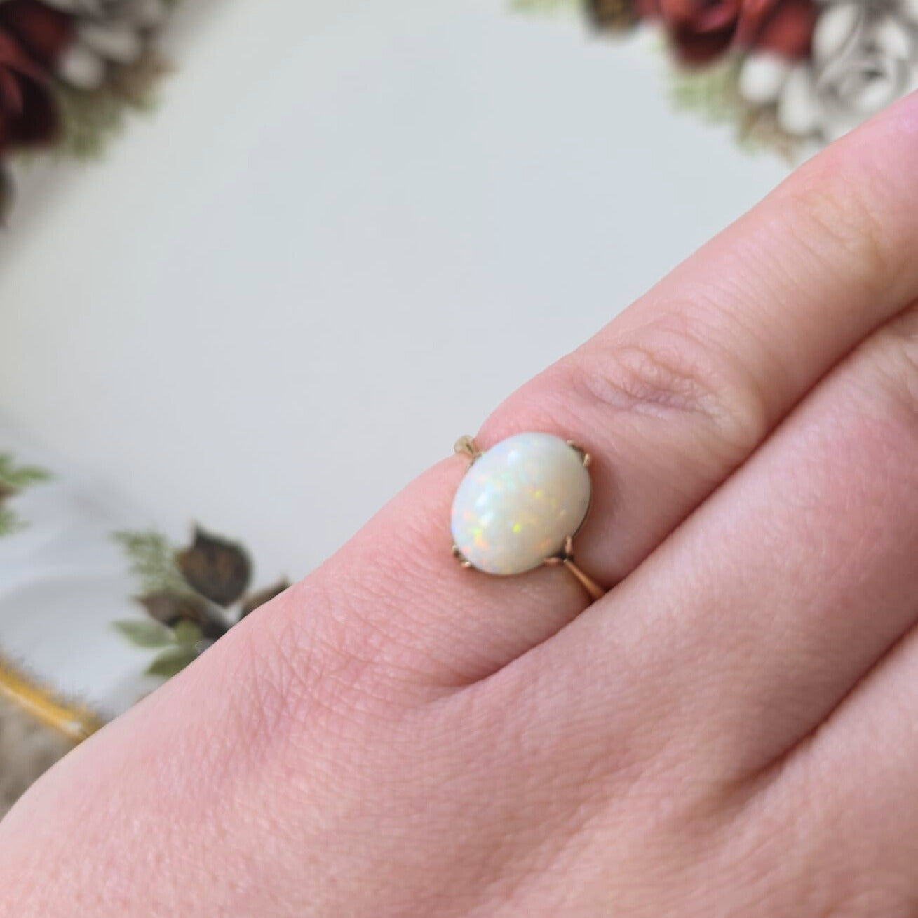 Vintage 18k gold (pink) ring with opal