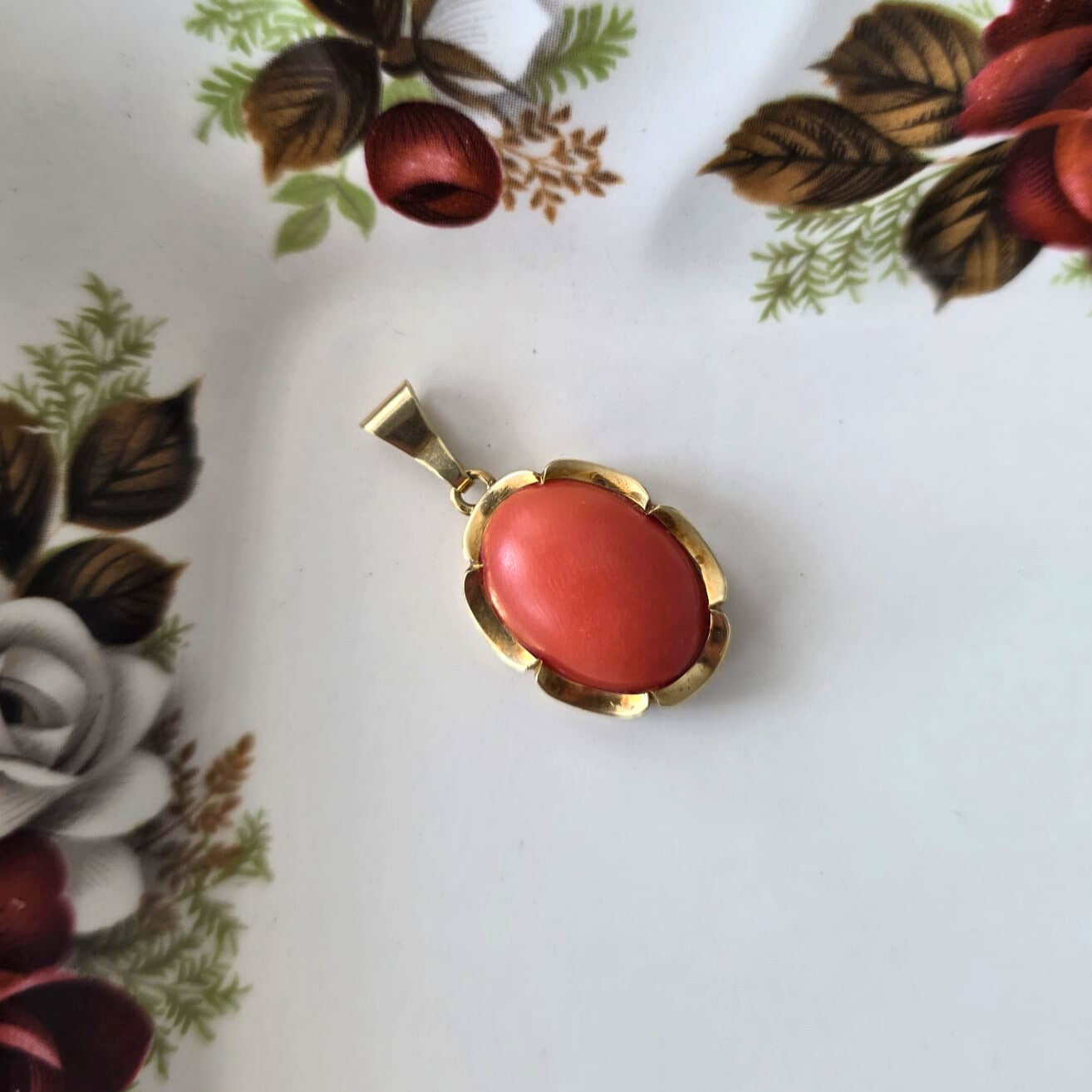 Vintage 14k gouden hanger bloedkoraal