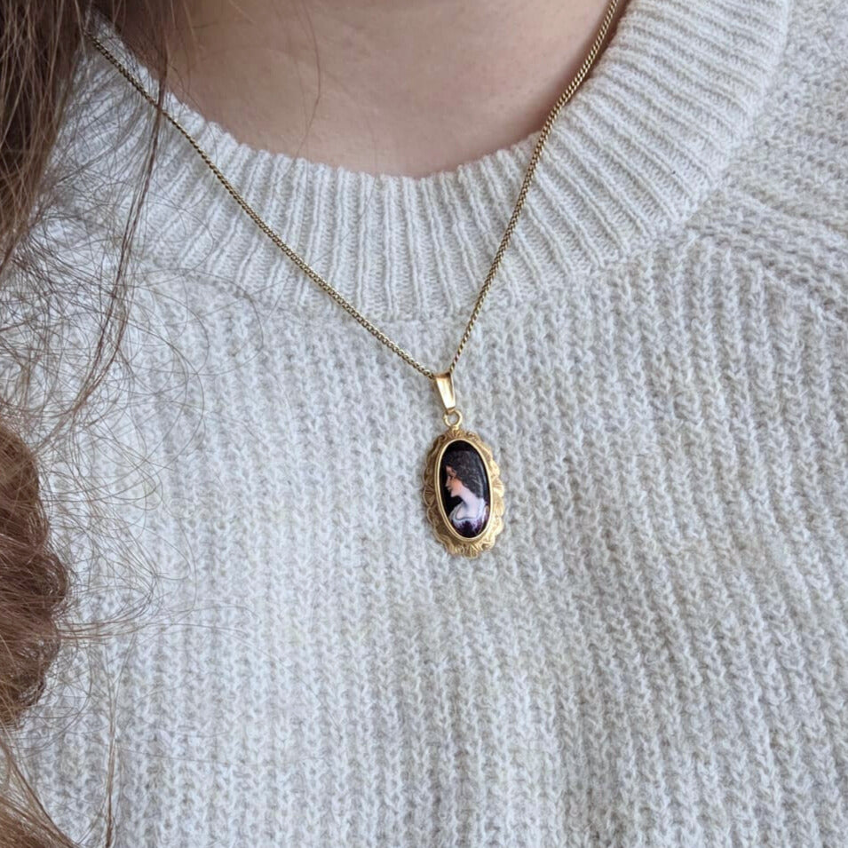 Vintage 14k gouden hanger met emaille portret