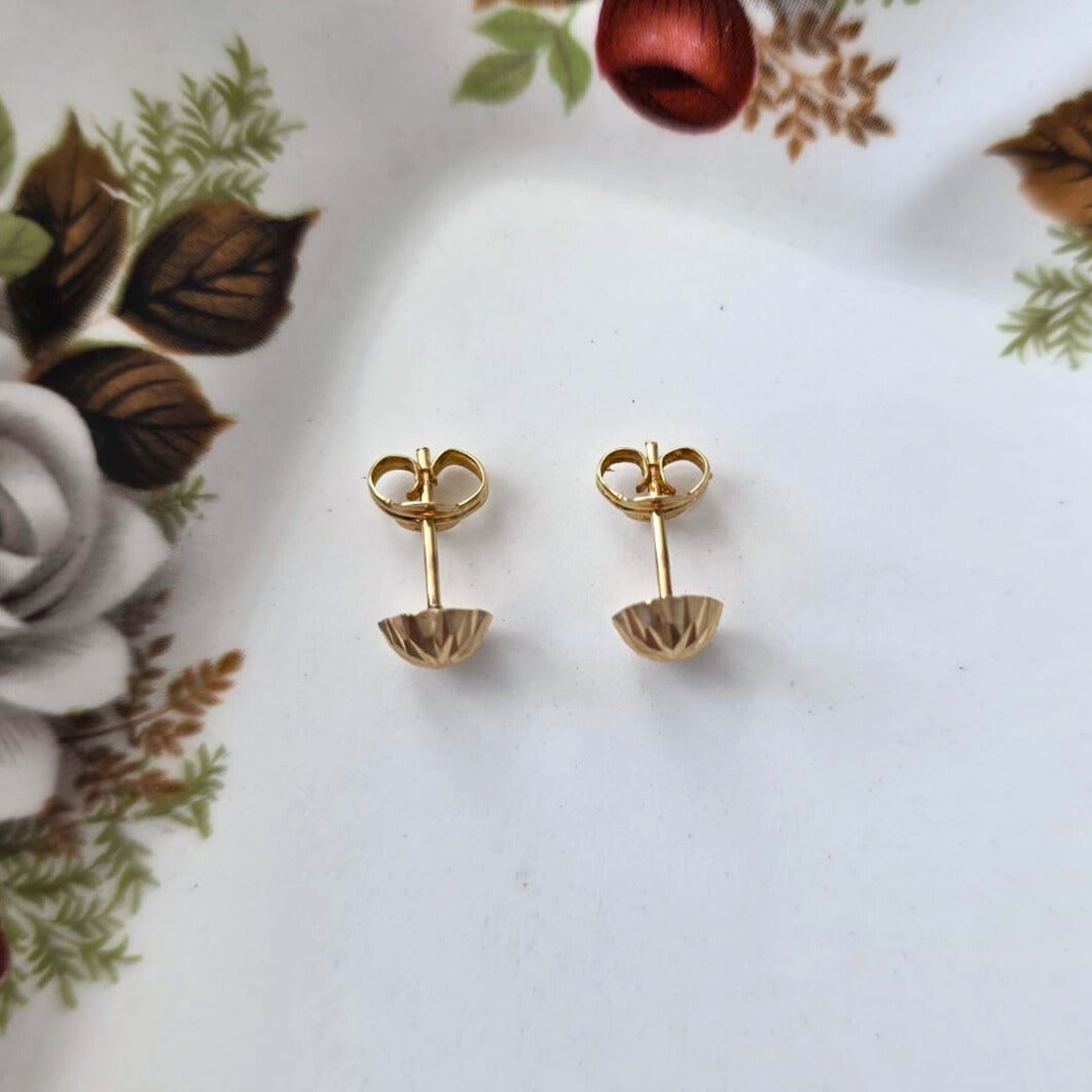 Vintage 14k gold stud earrings sparkle