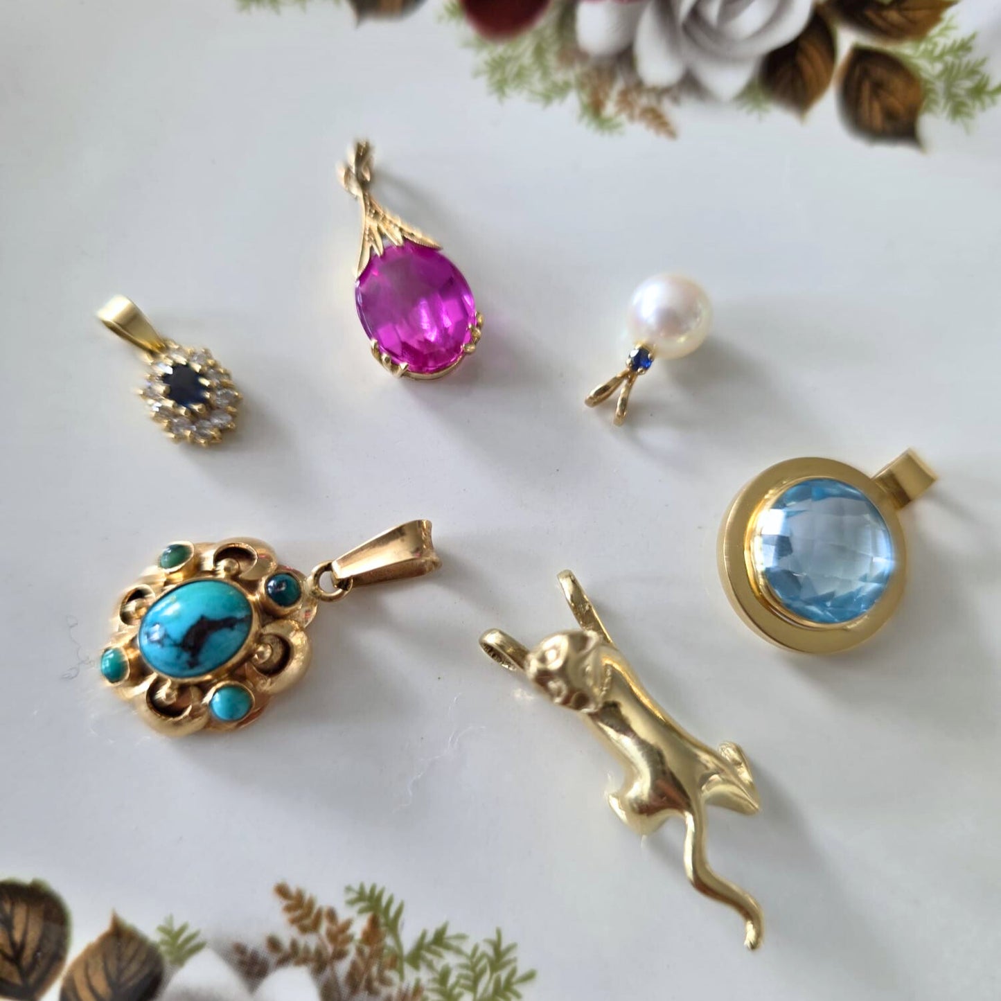 Vintage 14k gold pendant with sapphire and quartz
