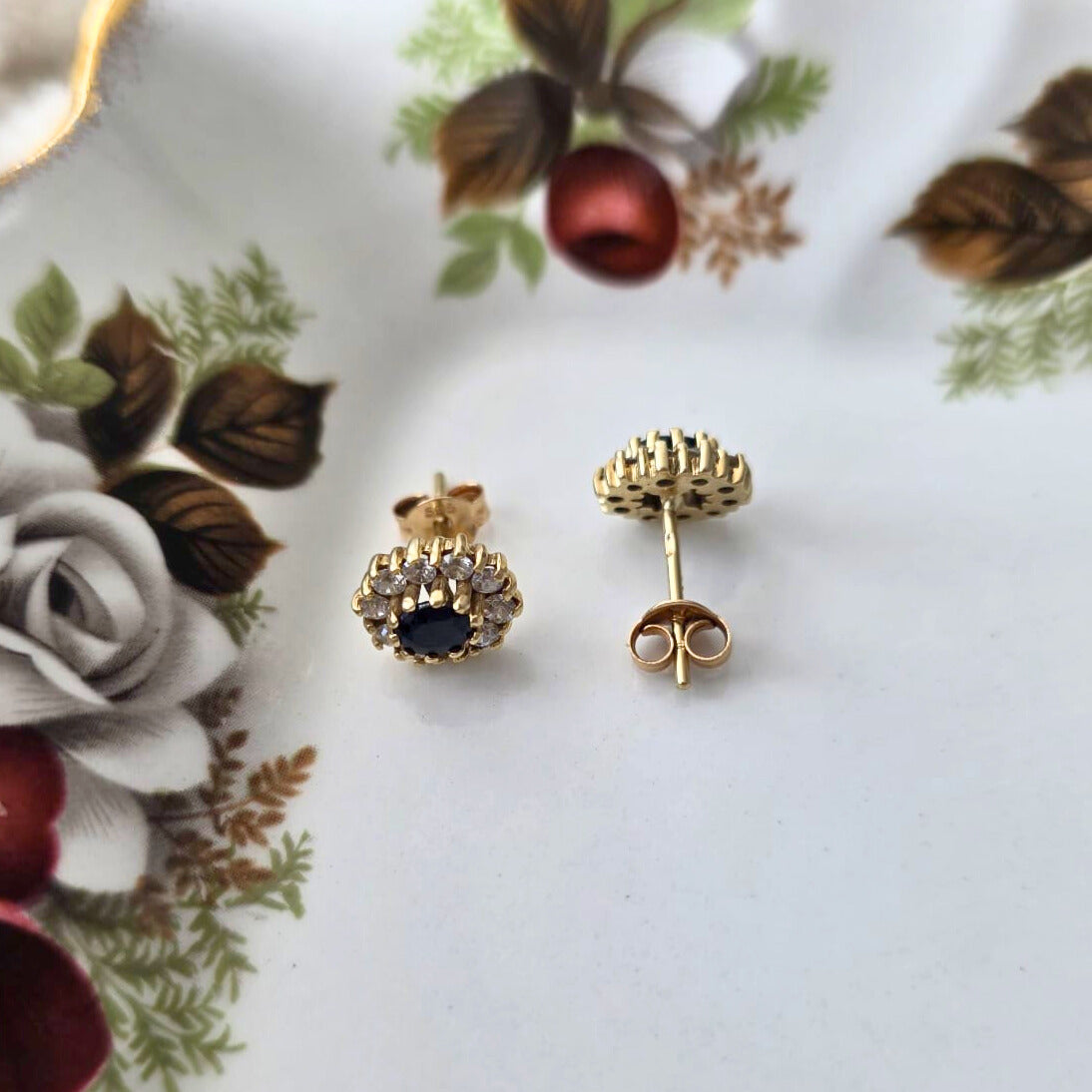 Vintage 14k gouden oorstekers lady diana saffier en zirkoon