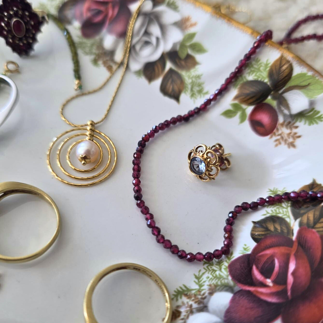 Vintage 14k gold necklace with pearl pendant
