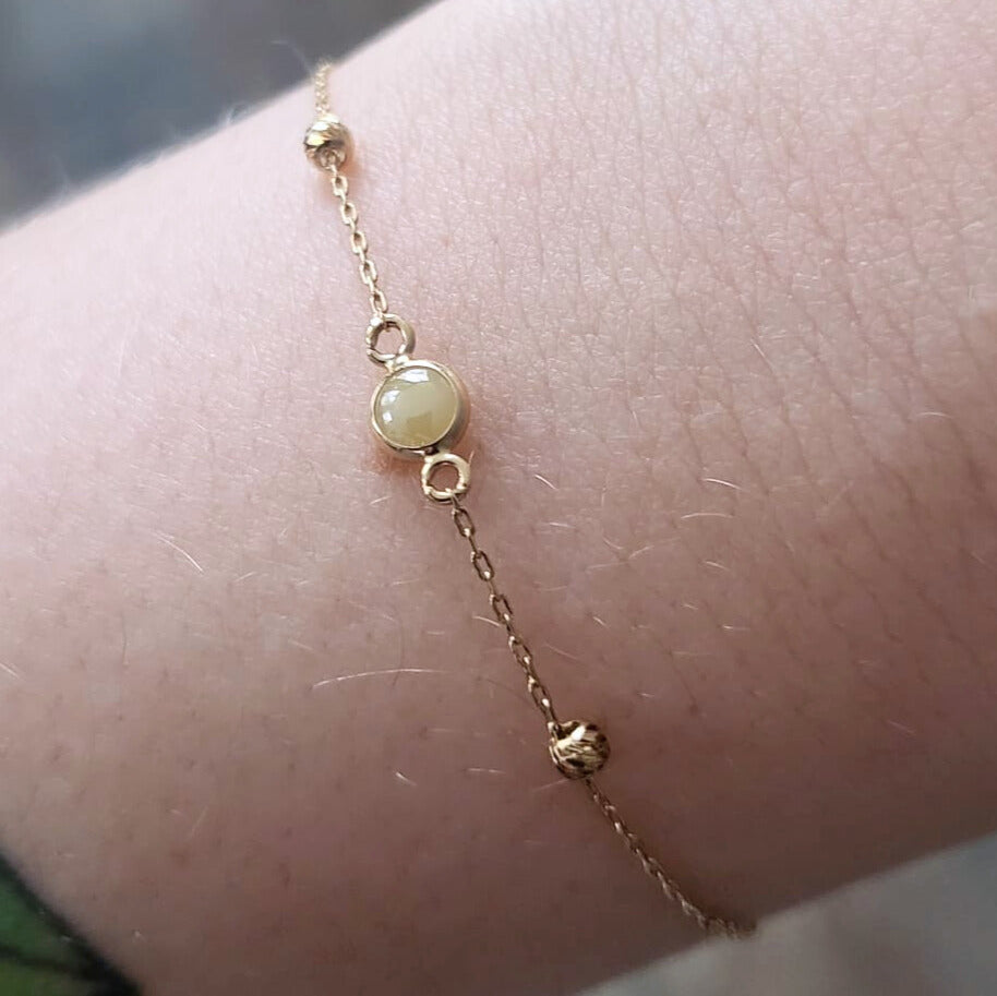 Pre-owned 14k gold bracelet with yellow stones