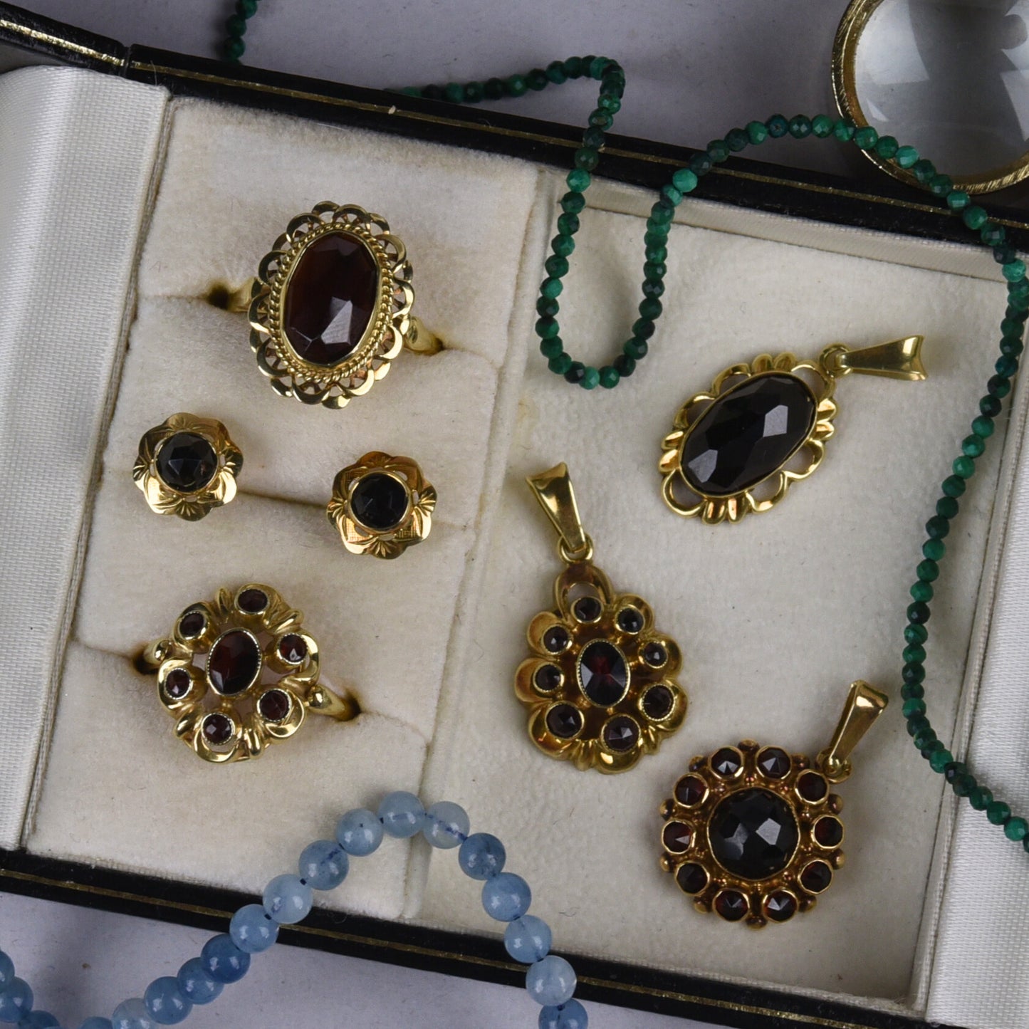 Vintage 14k gouden hanger met granaat entourage