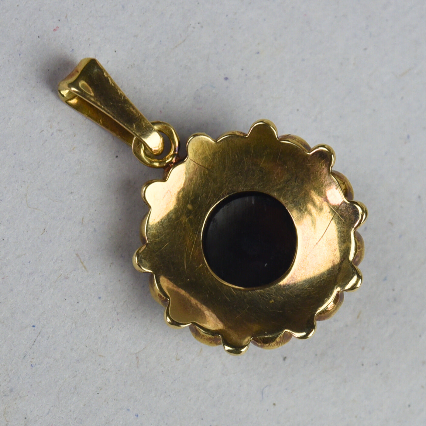 Vintage 14k gouden hanger met granaat entourage