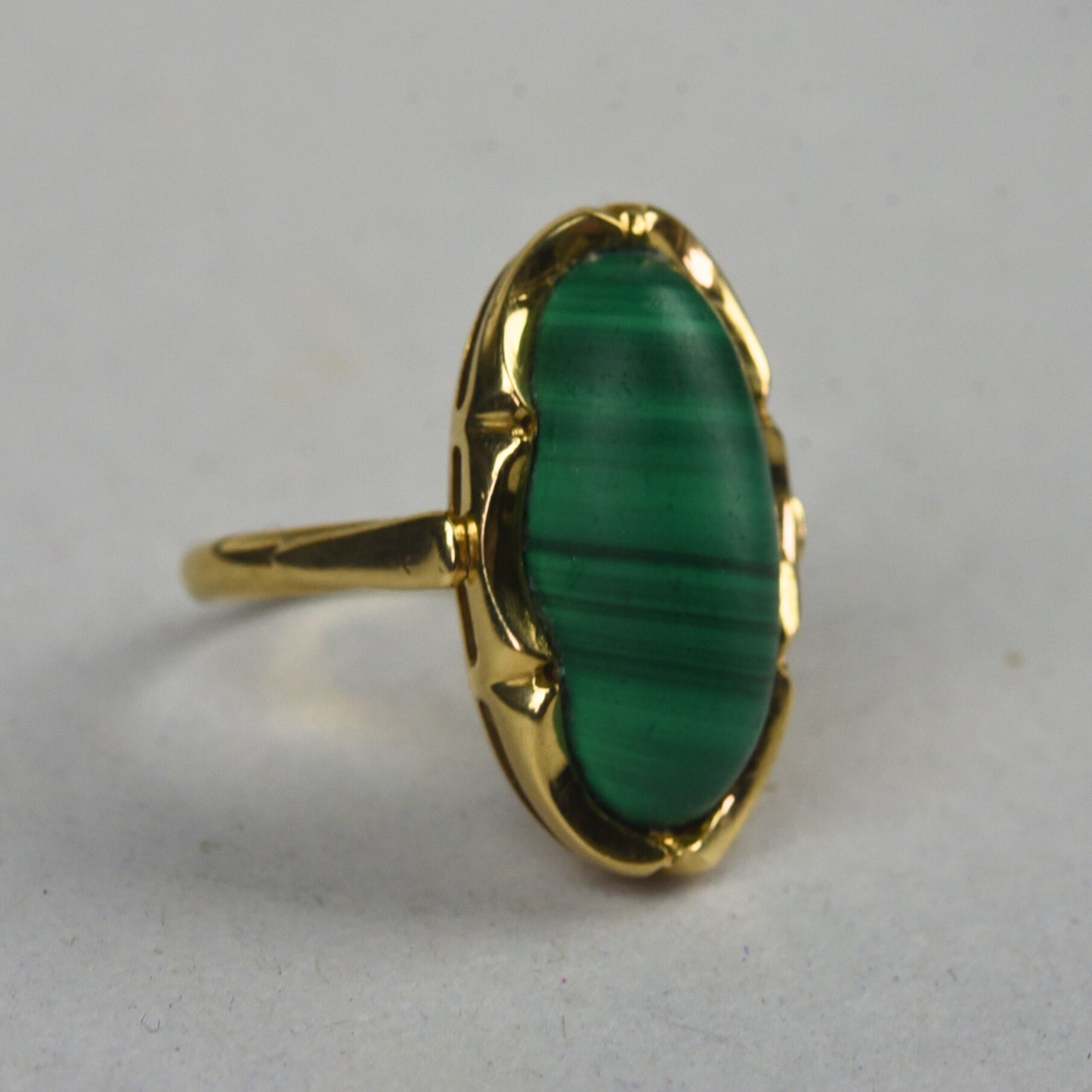 Vintage 14k gold ring with malachite
