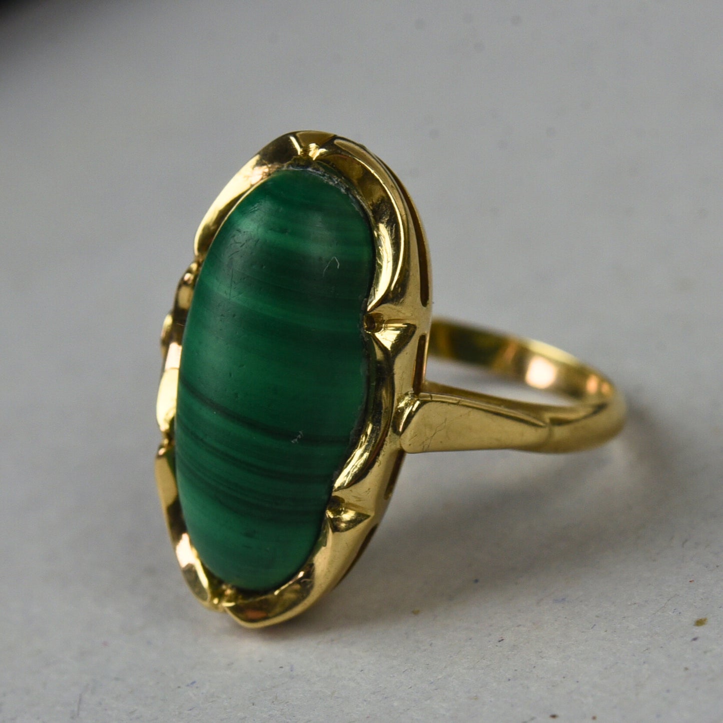 Vintage 14k gold ring with malachite