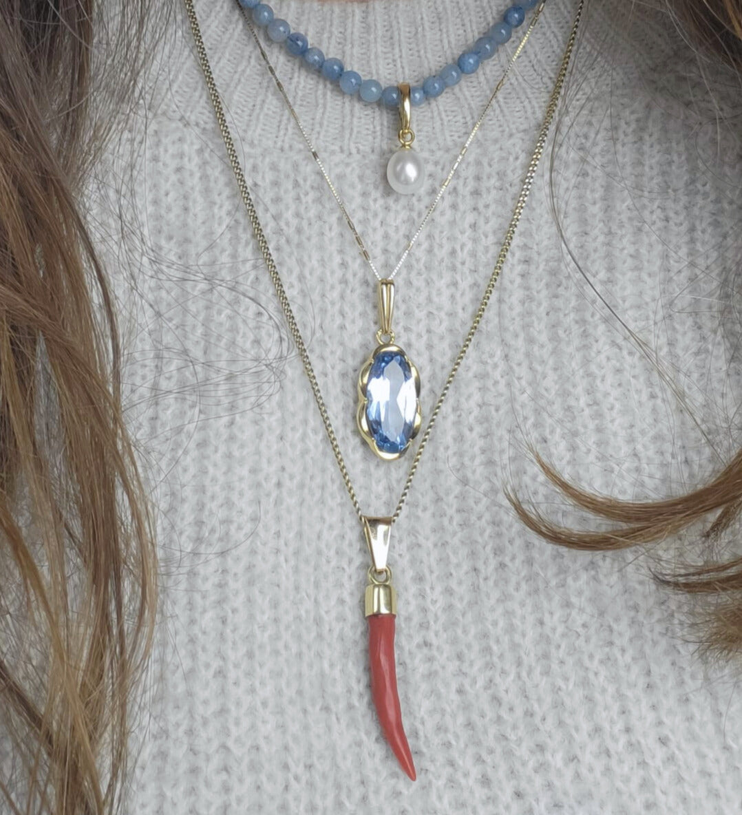 Vintage 14k gold pendant with red coral