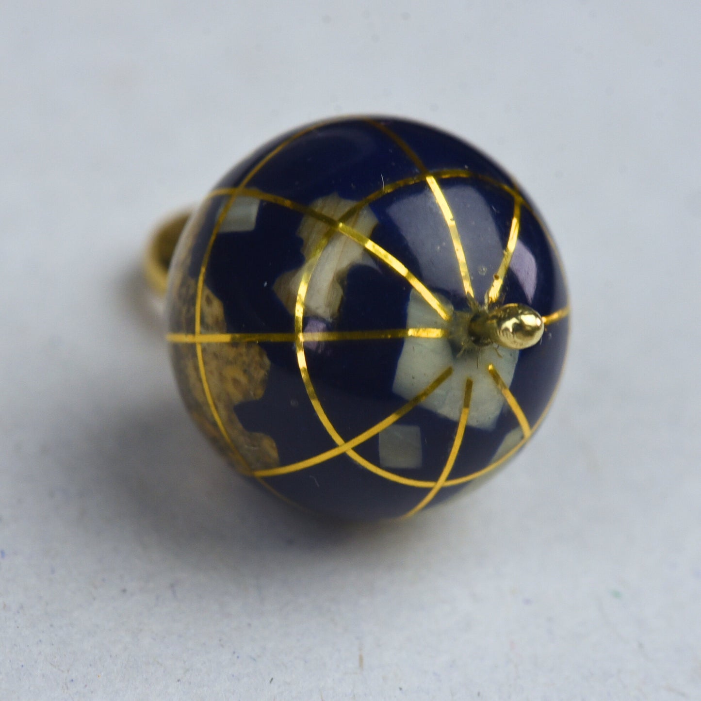 Vintage 14k gold pendant with lapis lazuli globe