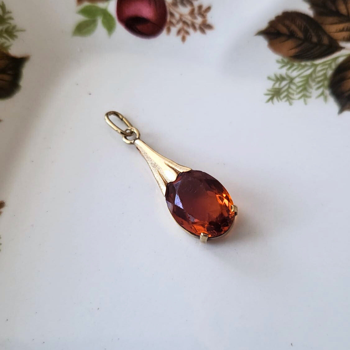 Vintage 14k gold pendant with orange stone