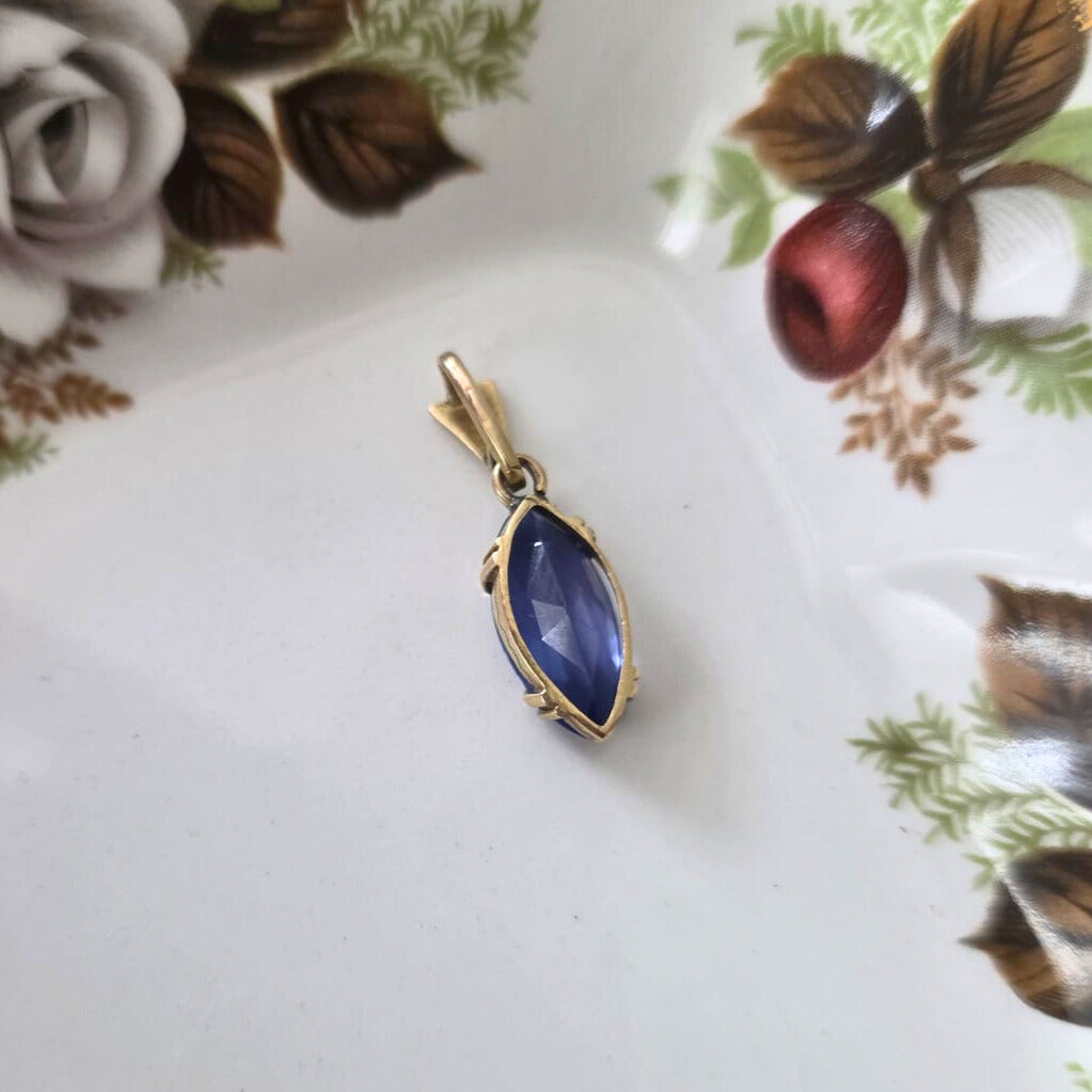 Vintage 14k gold pendant with sapphire