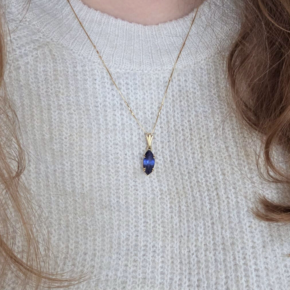 Vintage 14k gold pendant with sapphire
