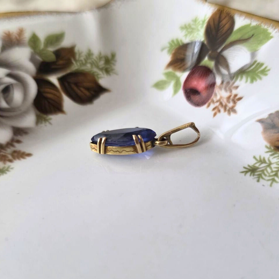 Vintage 14k gold pendant with sapphire