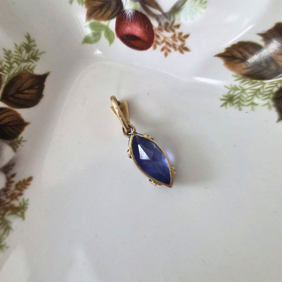 Vintage 14k gold pendant with sapphire