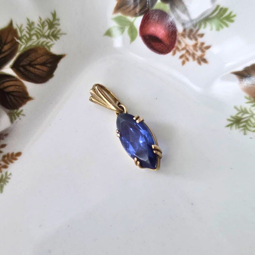 Vintage 14k gold pendant with sapphire