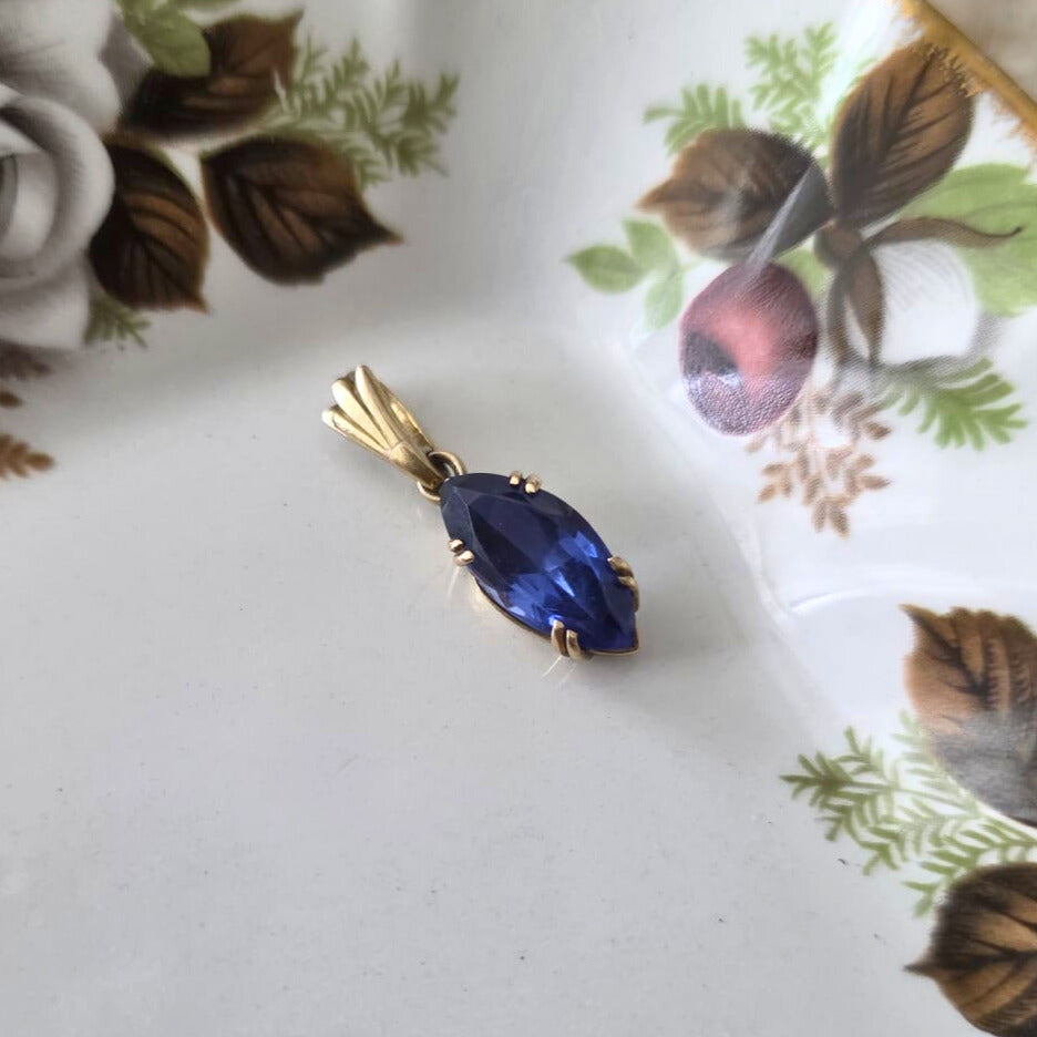 Vintage 14k gold pendant with sapphire