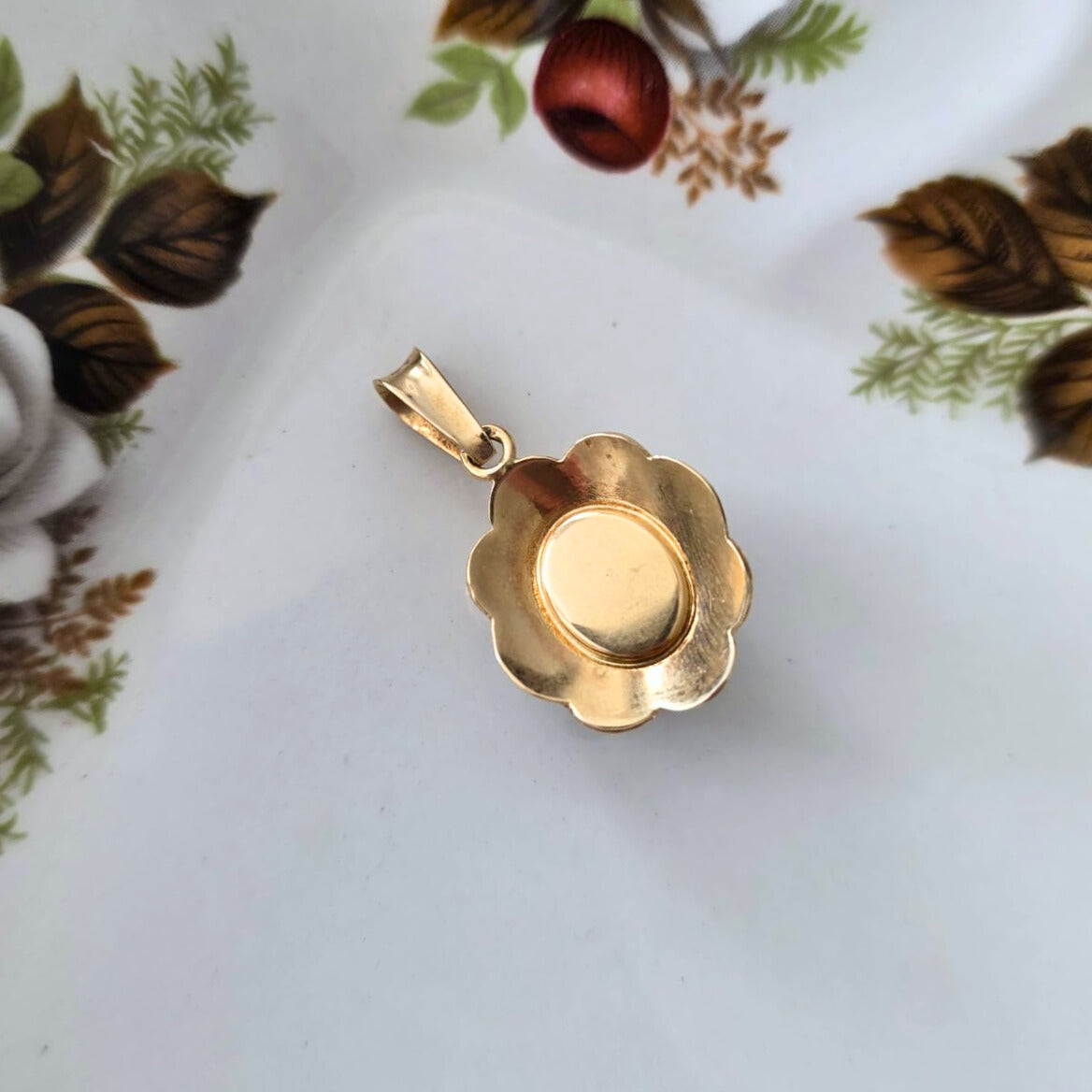 Vintage 14k gold pendant with turquoise