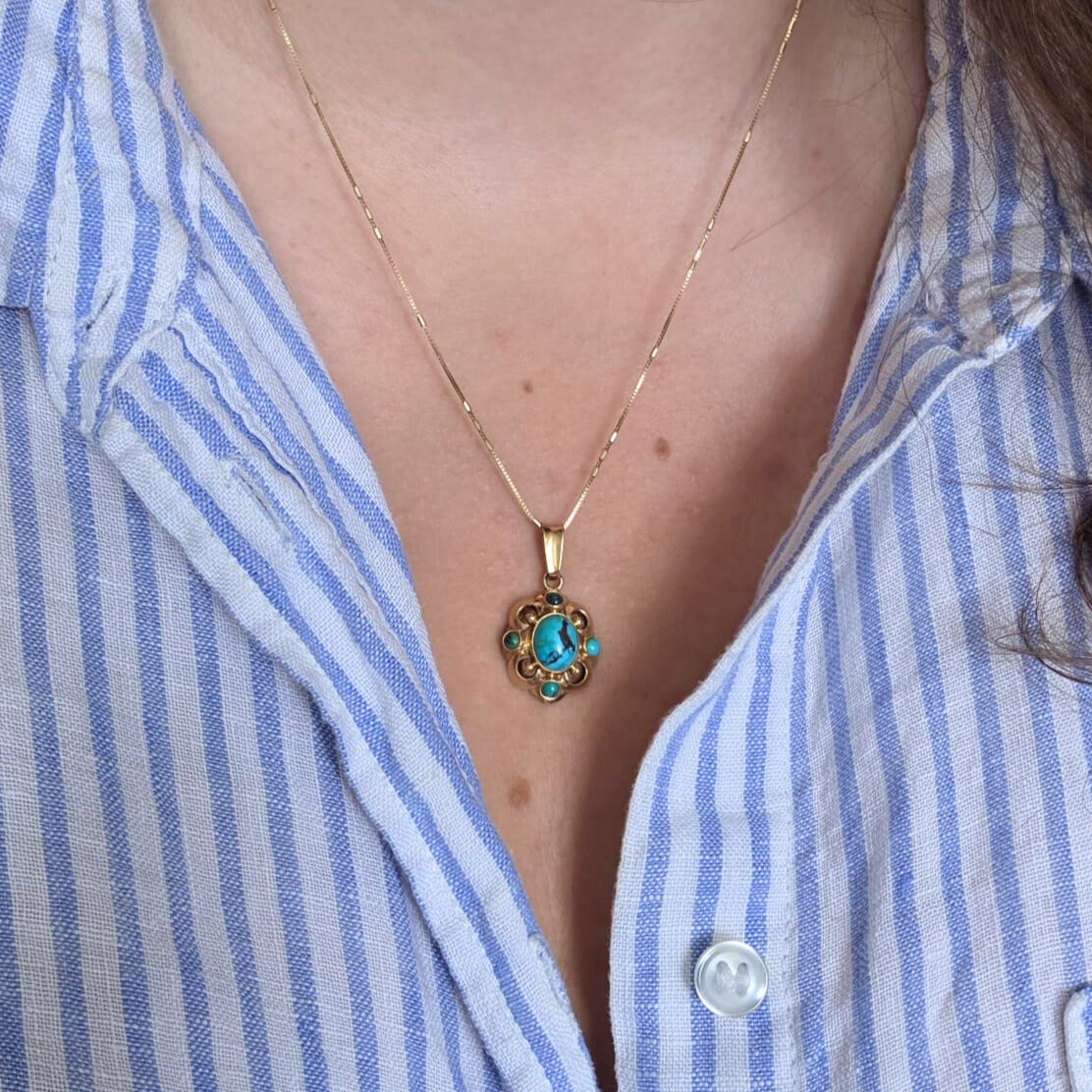 Vintage 14k gold pendant with turquoise