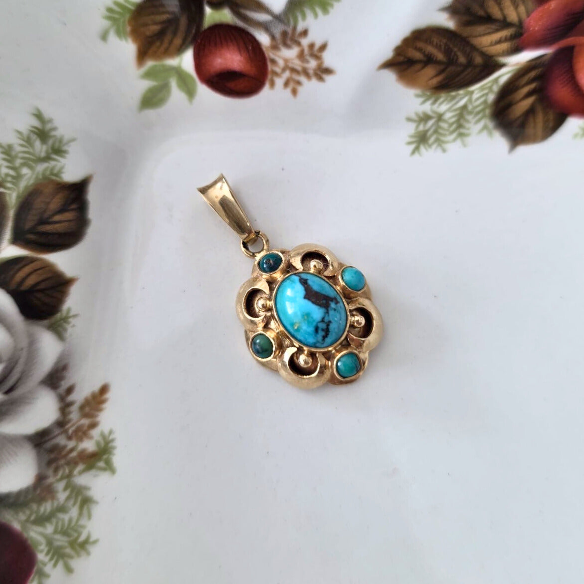 Vintage 14k gold pendant with turquoise
