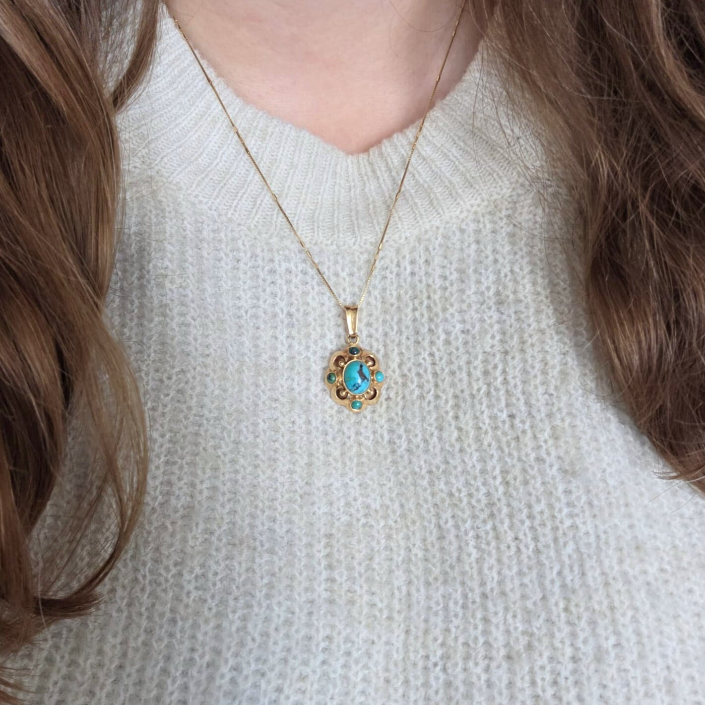 Vintage 14k gold pendant with turquoise