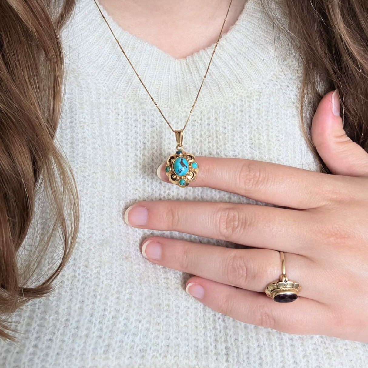 Vintage 14k gold pendant with turquoise