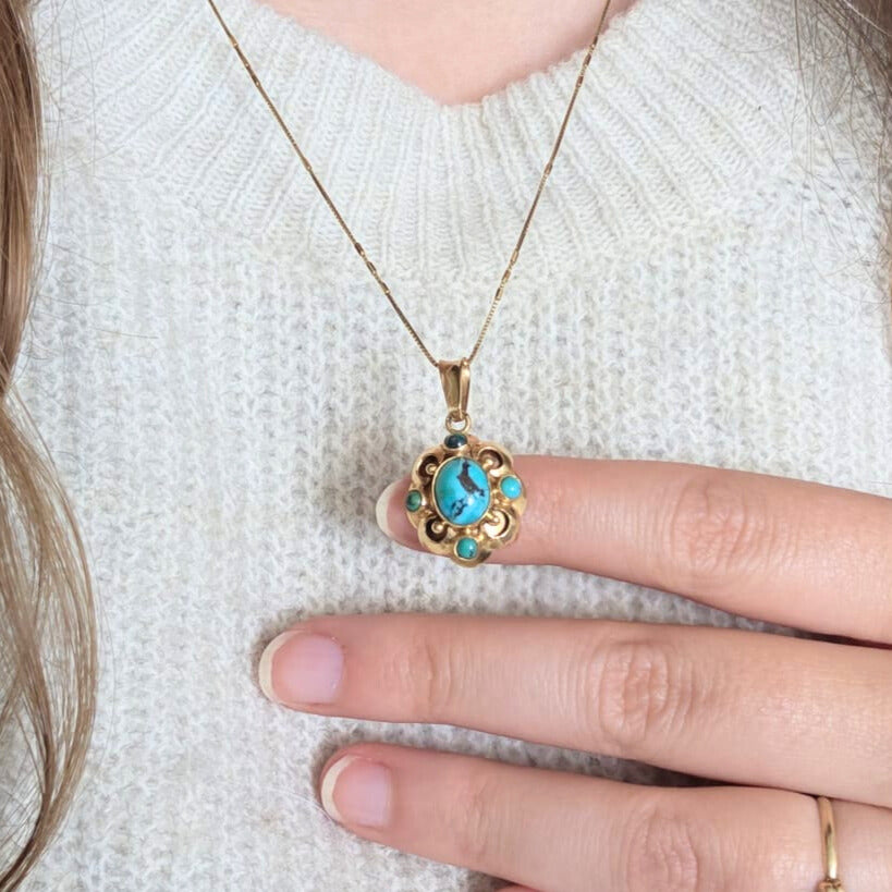 Vintage 14k gold pendant with turquoise