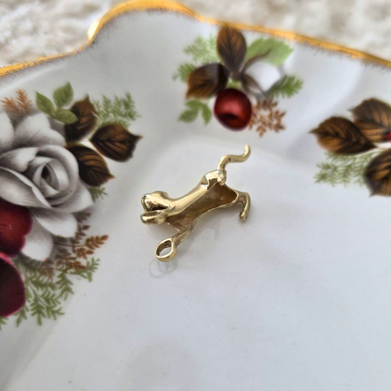 Vintage 14k gold cat pendant