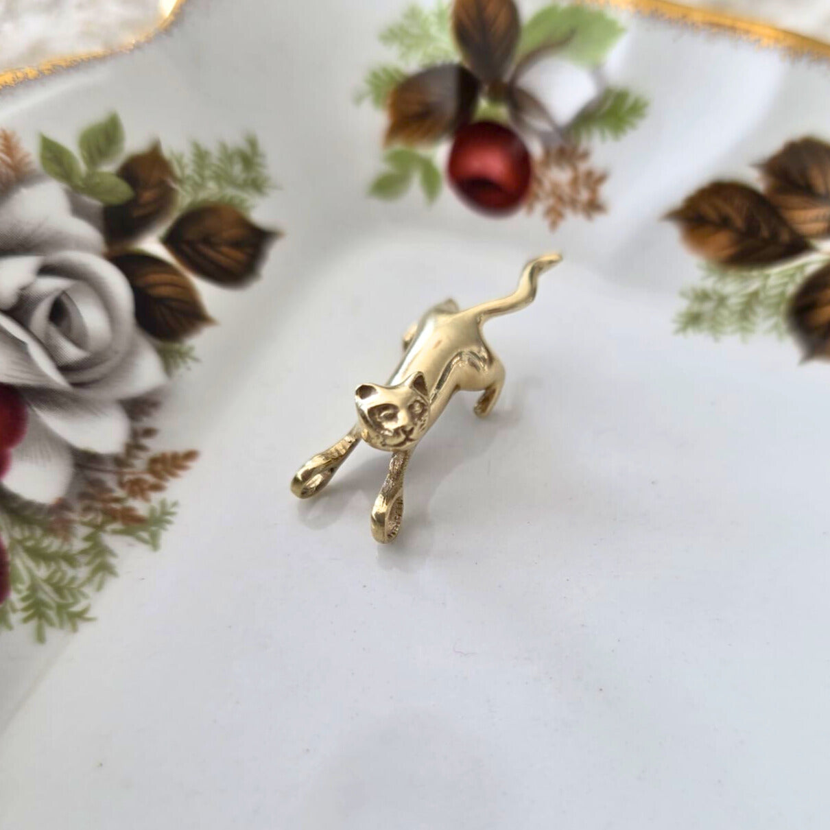 Vintage 14k gold cat pendant