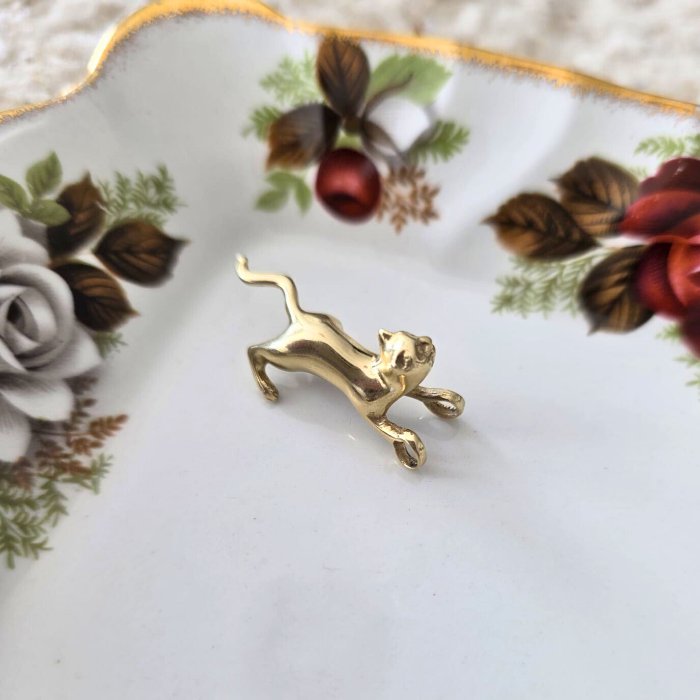 Vintage 14k gold cat pendant