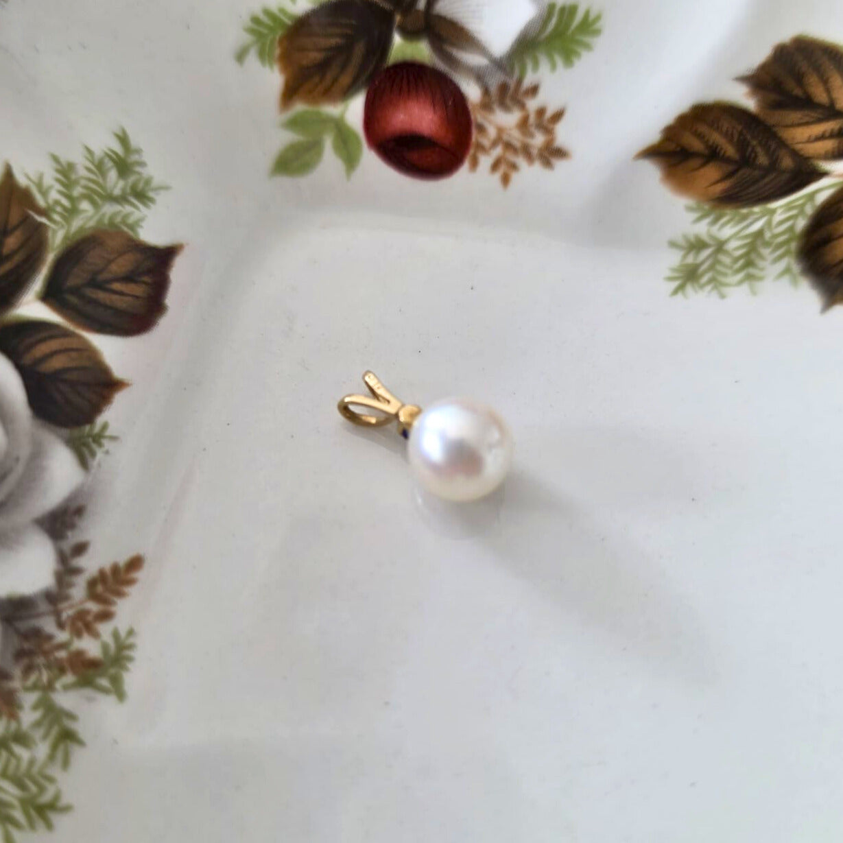 Vintage 14k gold pendant with pearl and sapphire