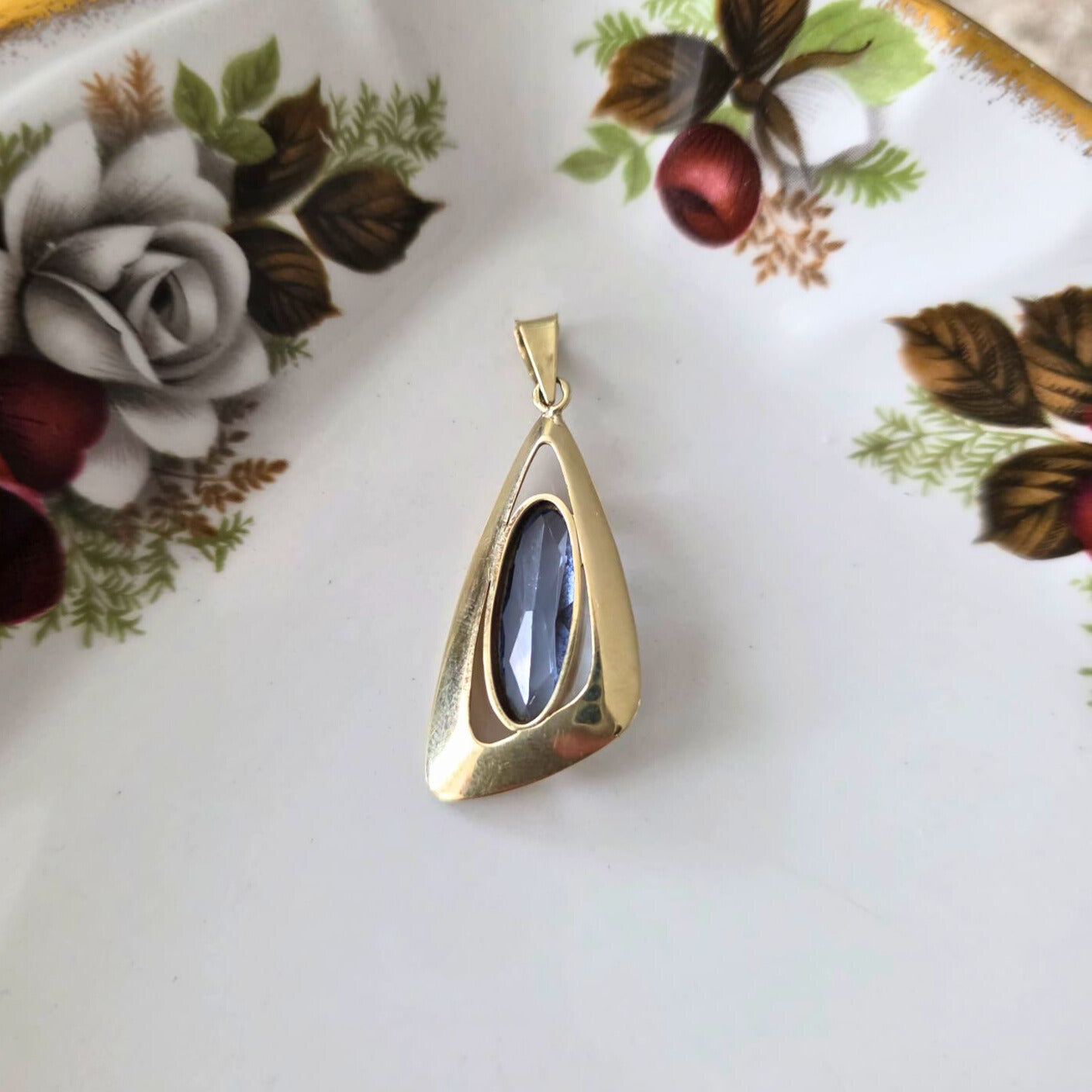 Vintage 14k gold pendant with topaz abstract