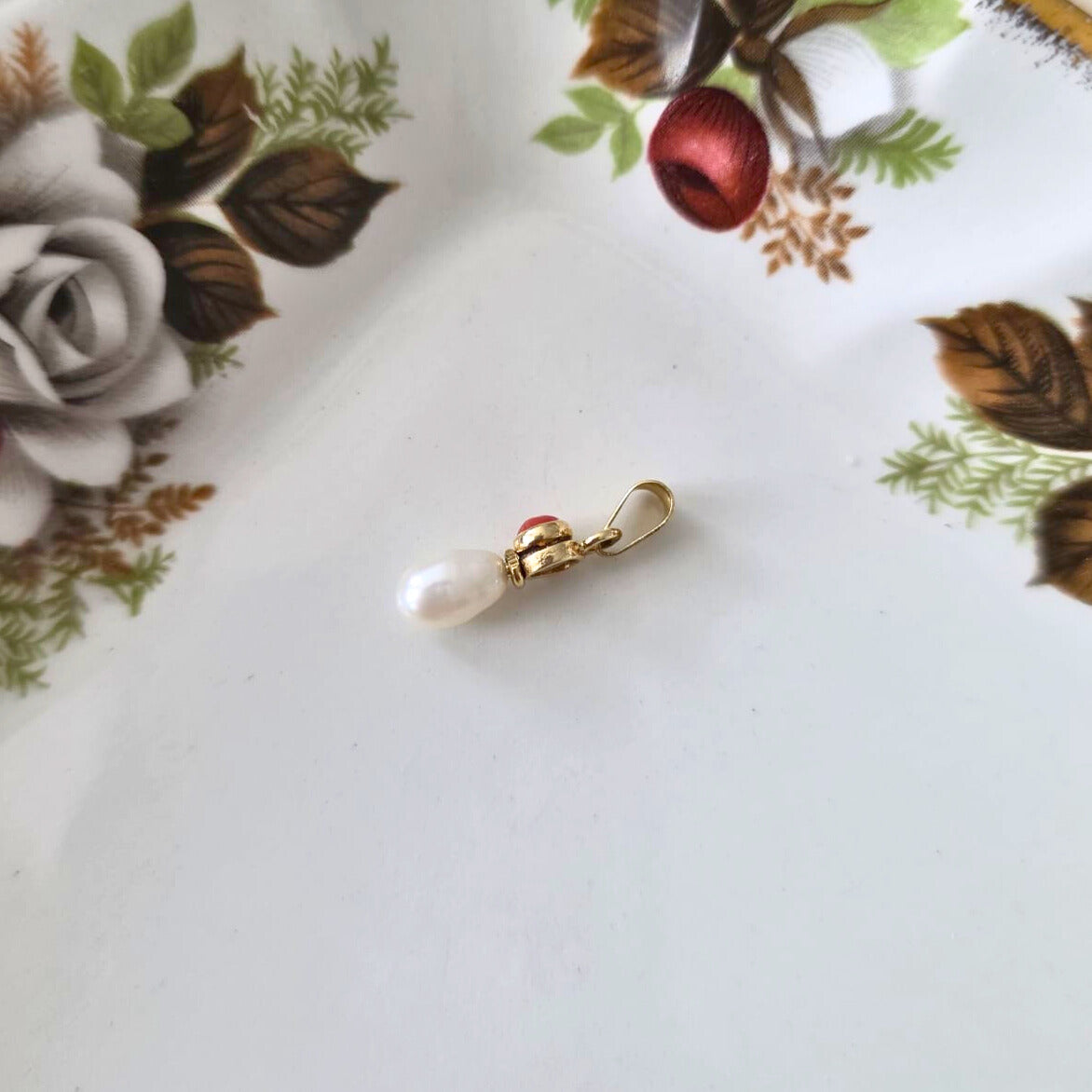 Vintage 14k gold pendant with pearl and red coral
