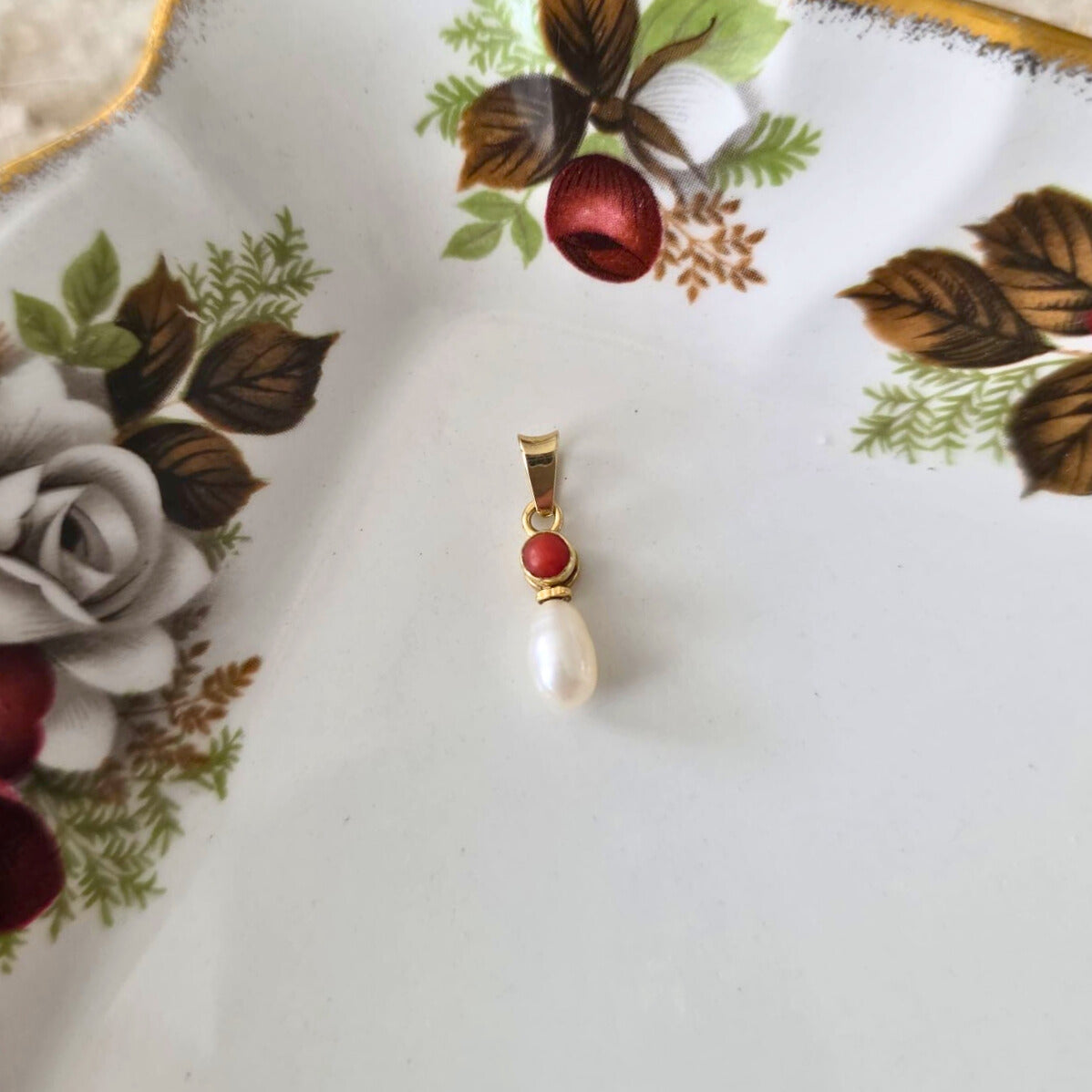 Vintage 14k gold pendant with pearl and red coral