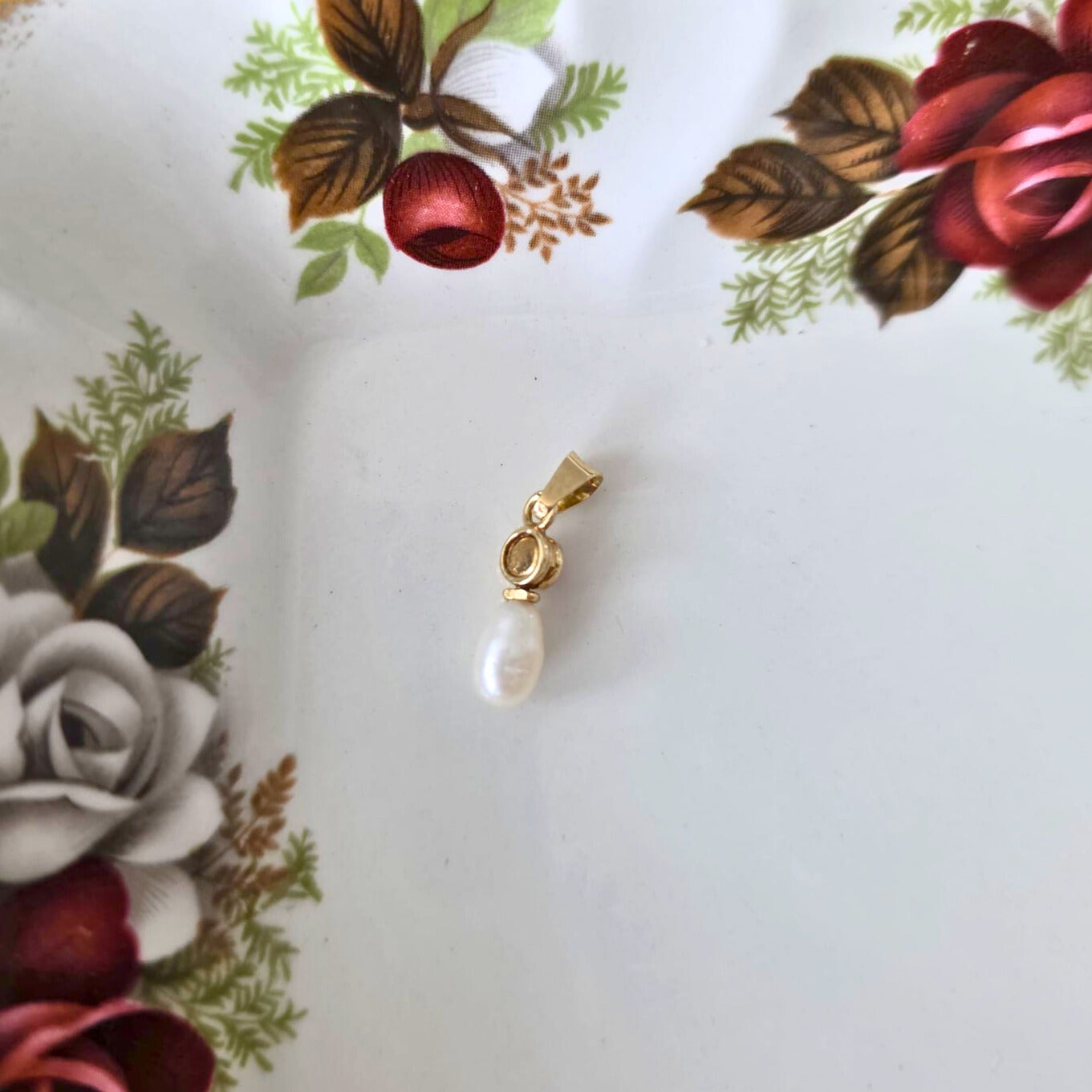 Vintage 14k gold pendant with pearl and red coral