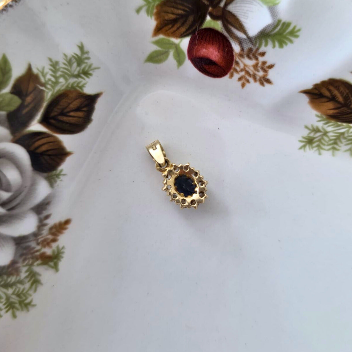 Vintage 14k gold pendant with sapphire and quartz