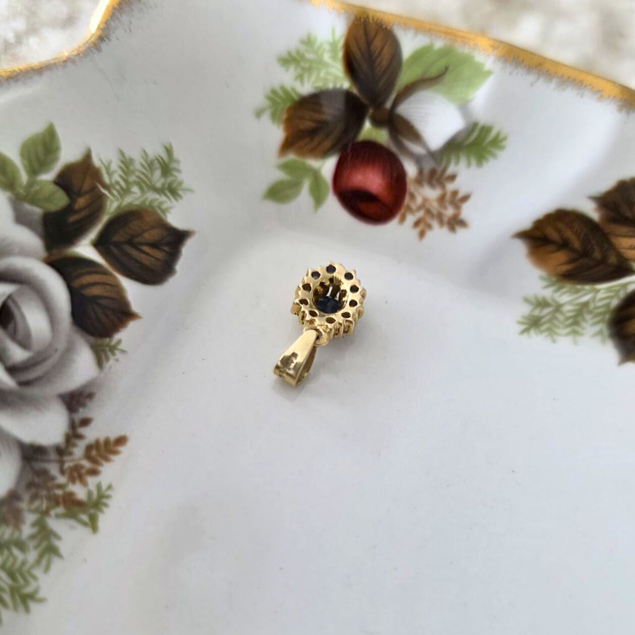 Vintage 14k gold pendant with sapphire and quartz